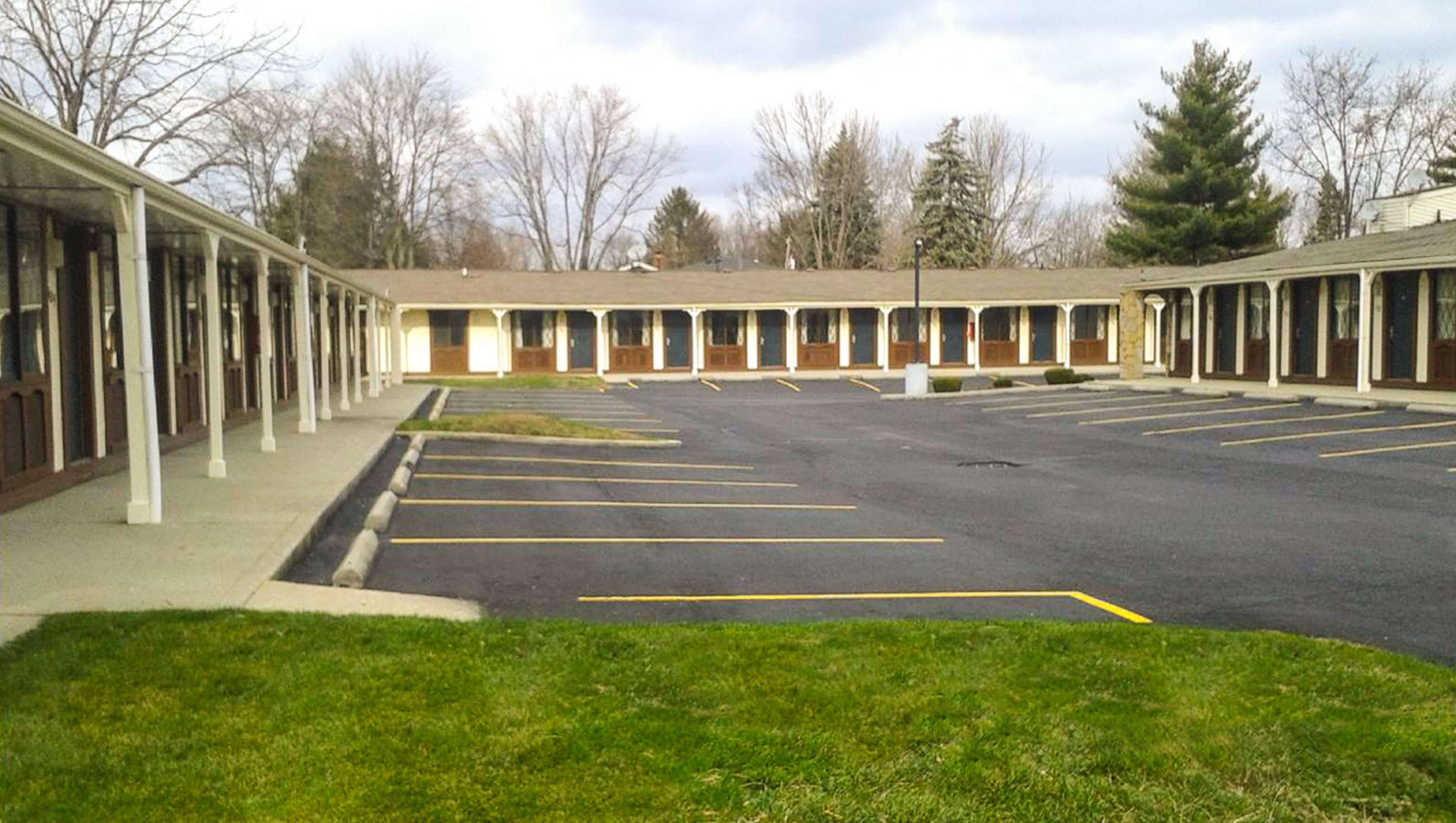 M Star Columbus North Motel Bagian luar foto